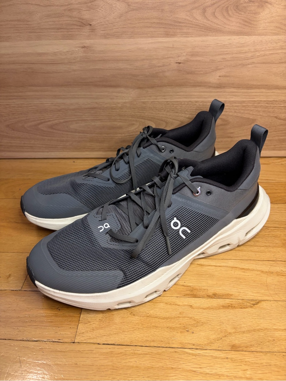 On Running Cloudpulse Next Men's Gray and White Sneakers - Size 12